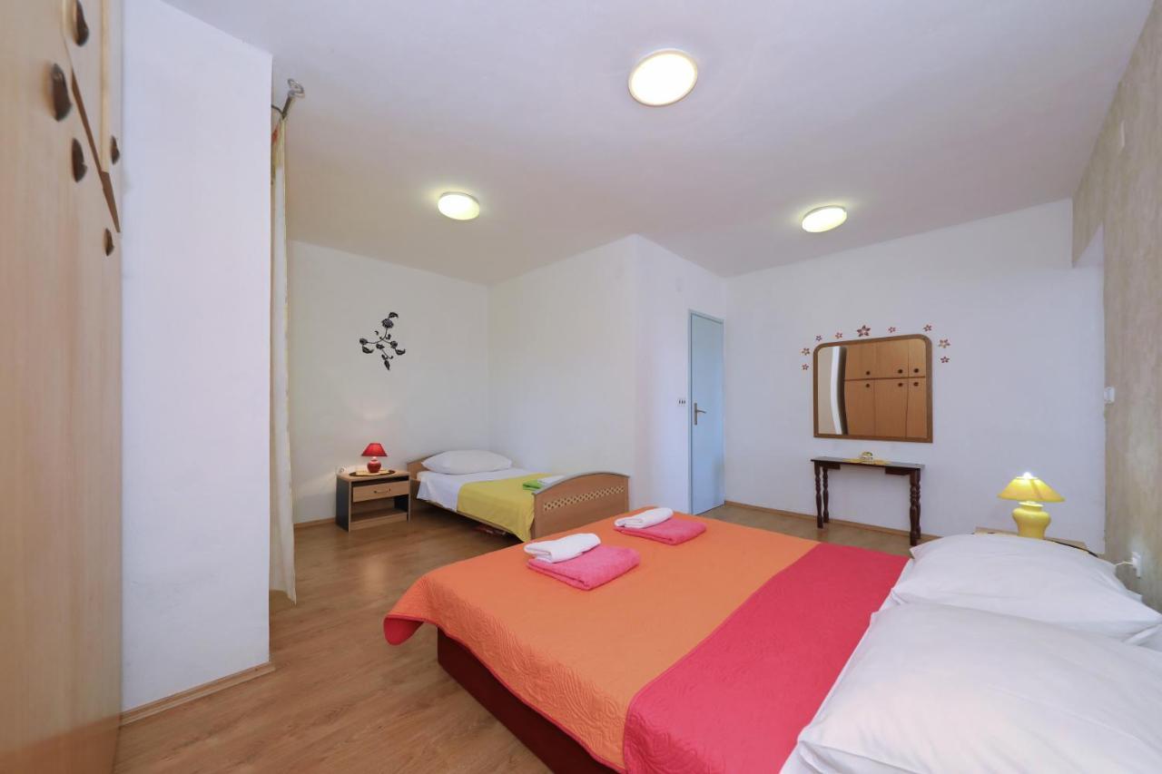 Apartments Luca Ražanac Exterior foto
